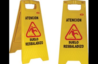 Cartel Atencin suelo resbaladizo